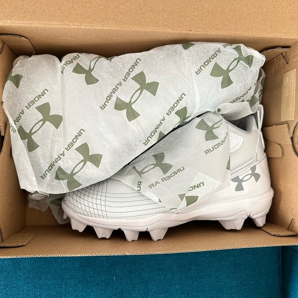 Under Armour Bryce Harper Baseball Cleats in White. - Picture 2 of 4